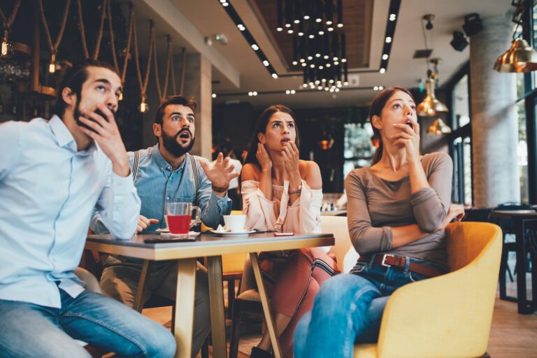 - 26 Jeux de café & bar : Quels sont-ils ? Billard, baby-foot, fléchettes…