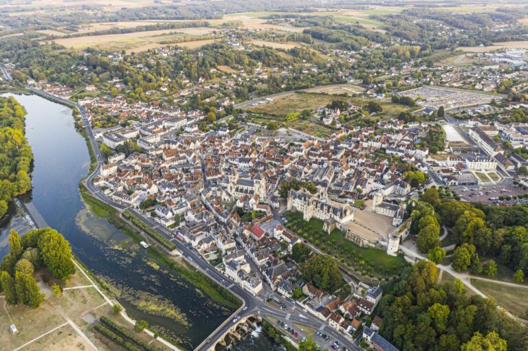 - 14 Que voir à Chinon dans l’Indre-et-Loire ?