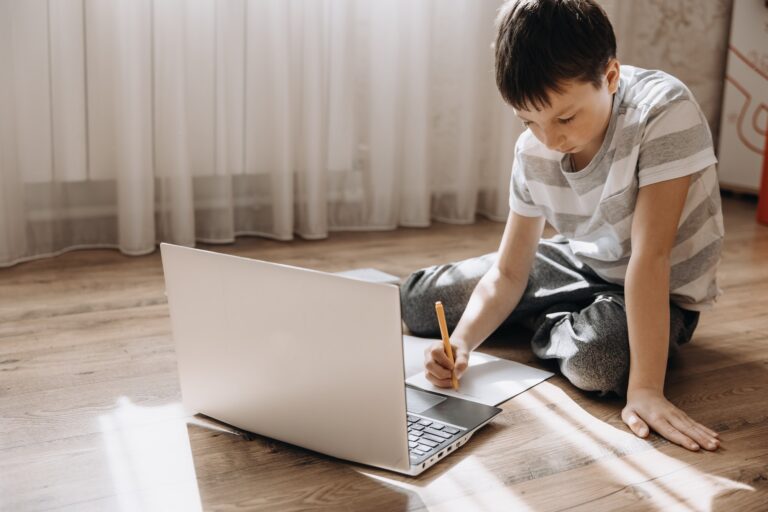 Débloquez le potentiel de votre enfant avec des cours particuliers à domicile
