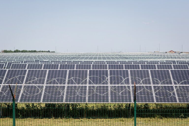 - 36 Passer à l’énergie solaire : est-ce une décision financière intelligente pour votre entreprise ?