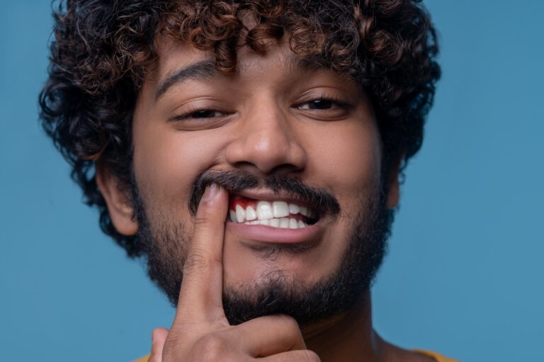 Les meilleures gommes de biotine pour 2023 : les 7 meilleures marques pour des cheveux, une peau et des ongles éclatants