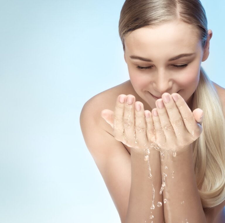 - 10 Beauté de la peau : 4 habitudes à adopter (hydratation gommage,..)