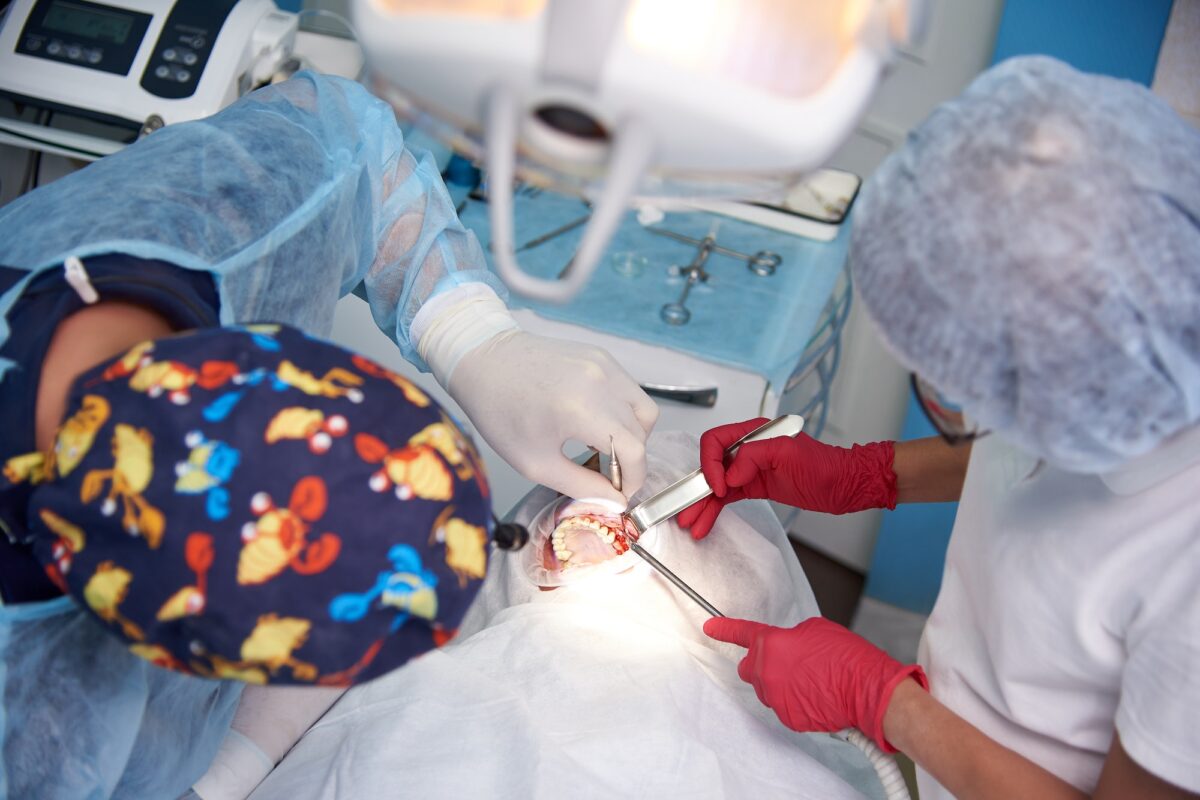 - 1 Ce qu'il faut savoir avant de se faire poser des implants dentaires