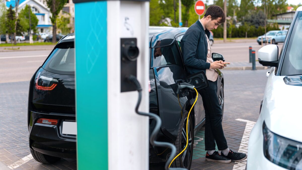 - 1 IPhone qui ne charge plus : causes et que faire ?