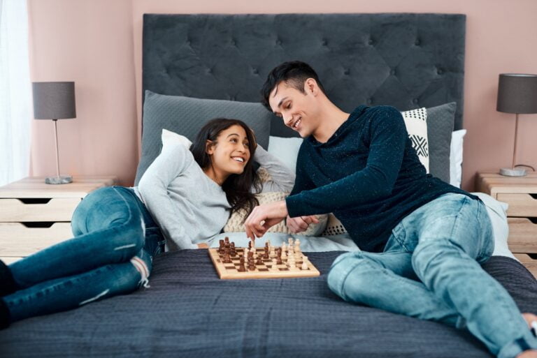 - 26 Apprendre à jouer aux échecs : Comment faire pour débuter ? Les règles