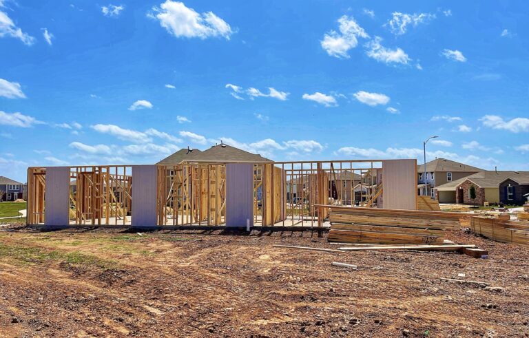 COMMENT CONSTRUIRE SA MAISON DANS LES RÈGLES ?