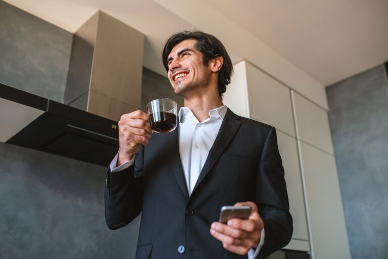 - 14 Solutions pratiques pour maintenir l’engagement des équipes à distance lors de réunions virtuelles