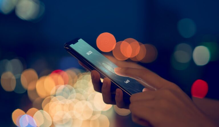 Quelles sont les menaces de sécurité informatique pour les téléphones mobiles ? Protégez votre organisation dès maintenant !