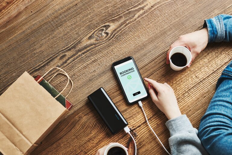 Comment le service de documentation en ligne est-il bénéfique pour les clients ?