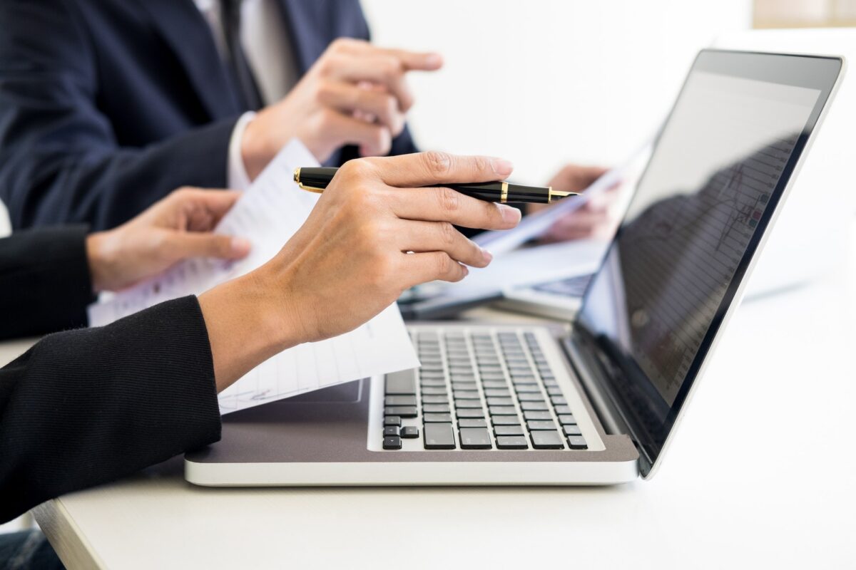 - 1 Les comportements des traders forex rentables