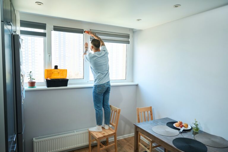 Réparer une vitre cassée : astuces pour la réparation d’une vitre brisée