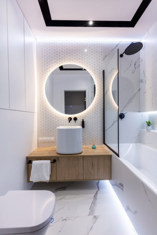 COMMENT FAIRE PARAÎTRE UNE PETITE SALLE DE BAIN PLUS GRANDE ?