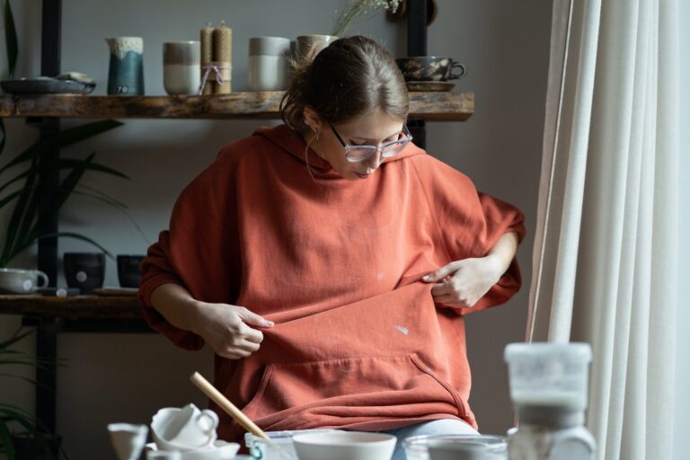 Comment enlever les taches de peinture sur les vêtements