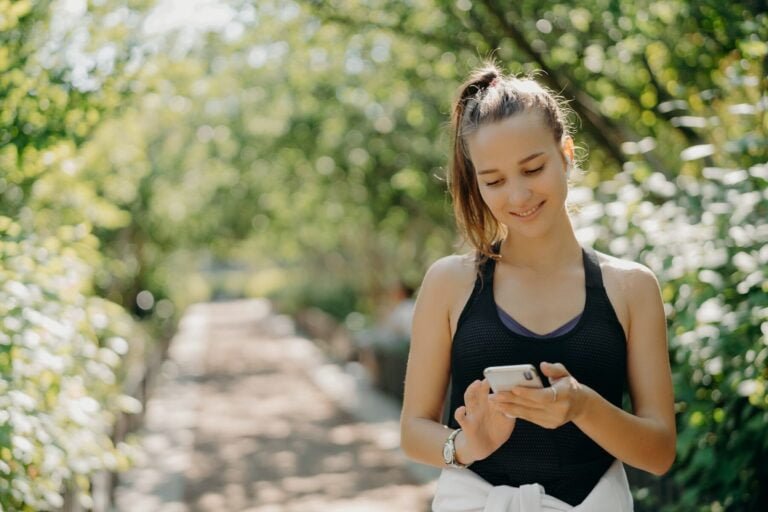 Comment surveiller les activités en ligne de son enfant sur les réseaux sociaux ?