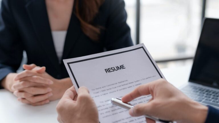 Comment présenter son parcours professionnel dans un CV ?
