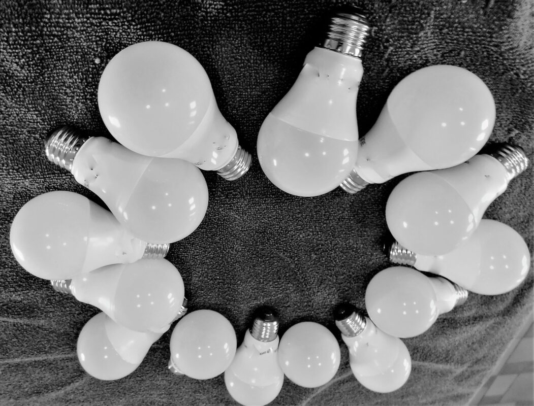 Economies d’énergie : combien vous pouvez économiser grâce aux ampoules et lampes LED