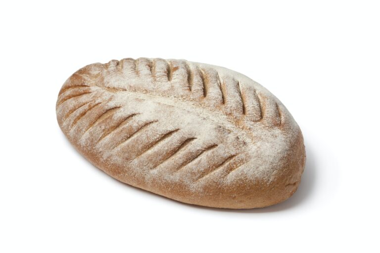 Miche de pain des agriculteurs français sur fond blanc