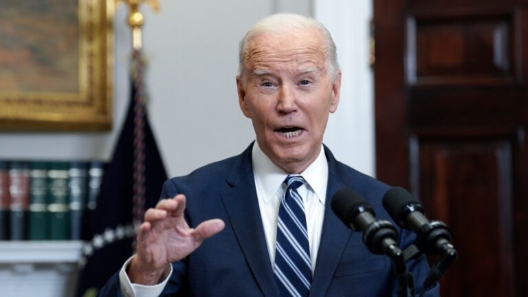 La mort d&rsquo;Alexeï Navalny : Biden accuse Poutine et ses sbires